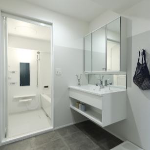 シンプルなデザインのお手入れしやすい洗面・浴室。