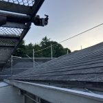 足場から見る夕空