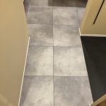 タイルのようなフロアタイル工事